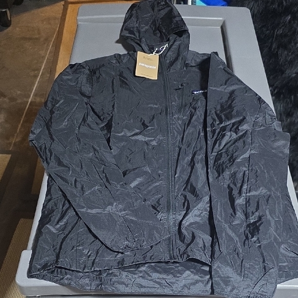 Patagonia Men's Houdini Lightweight Black Windbreaker - Picture 1 of 4